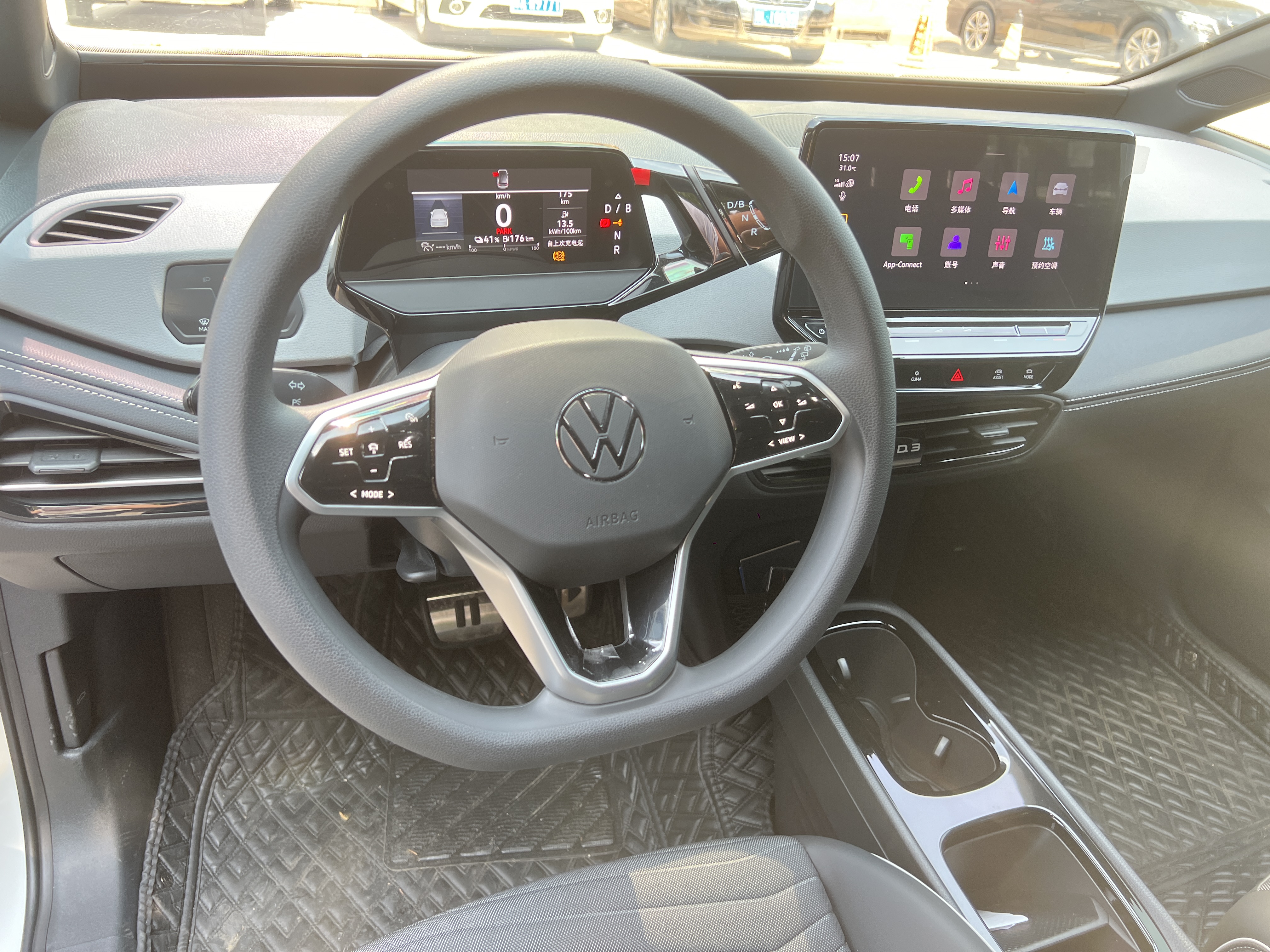 保时捷中国冰火两重天：有女销冠连续两年卖170辆 有经销商关门闭店