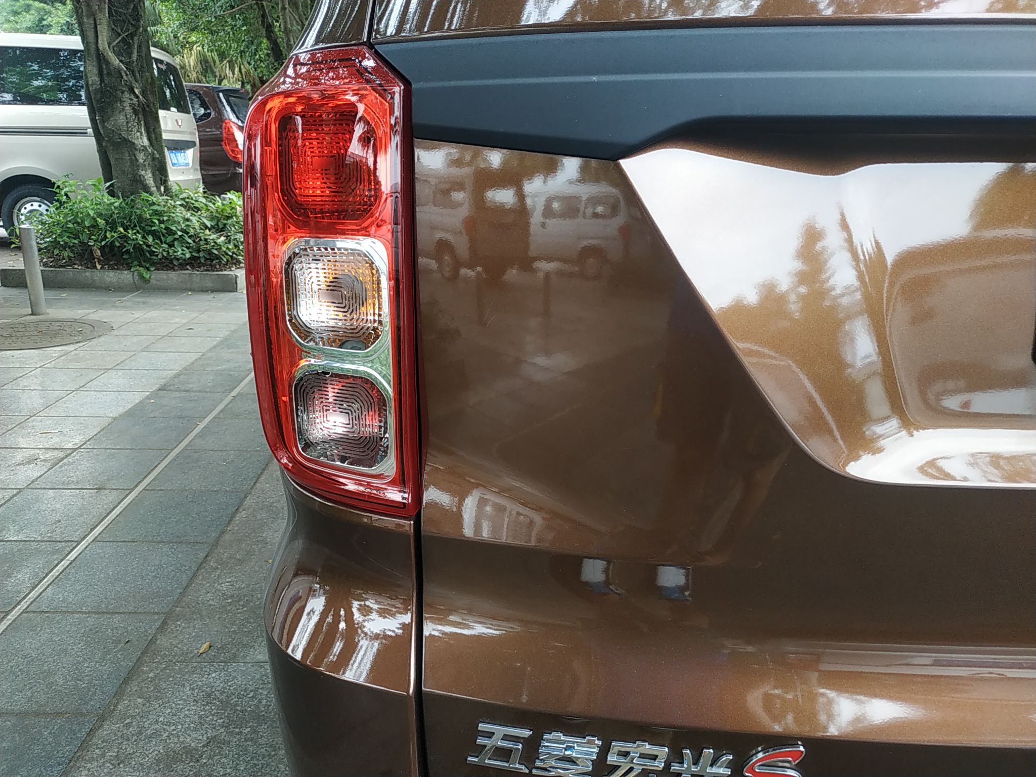 成都五菱宏光最低4.60万起售 最高优惠0.01万