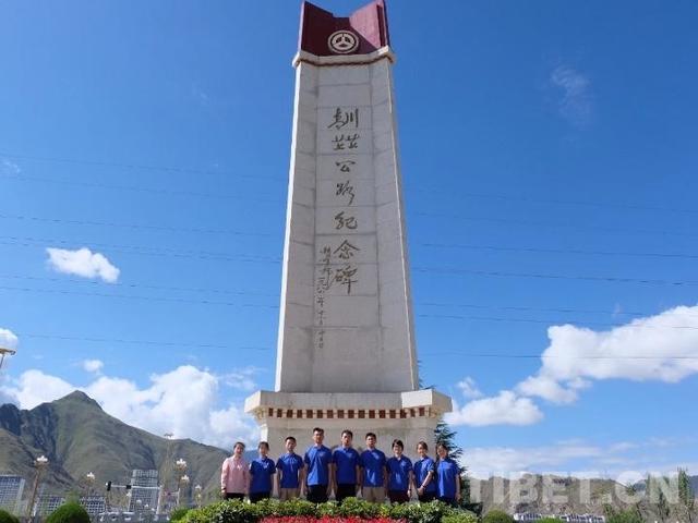 致敬“两路”精神――寻路川藏线、讲好中国汽车故事