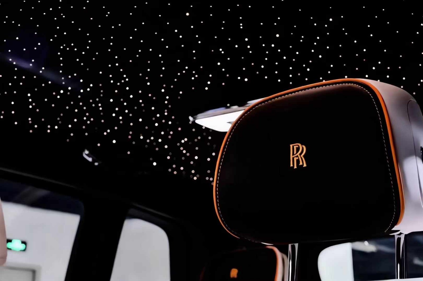 男子4s店花320万订劳斯莱斯库里南 结果车款被4S店挪用无法提车