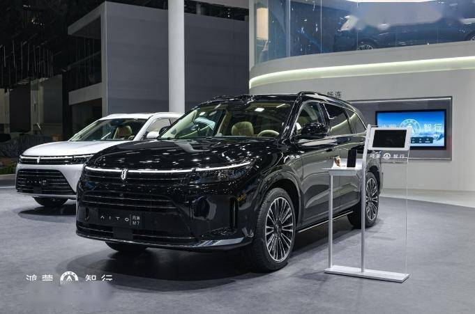 今年最重磅的SUV之一：问界M8实车外观无死角曝光