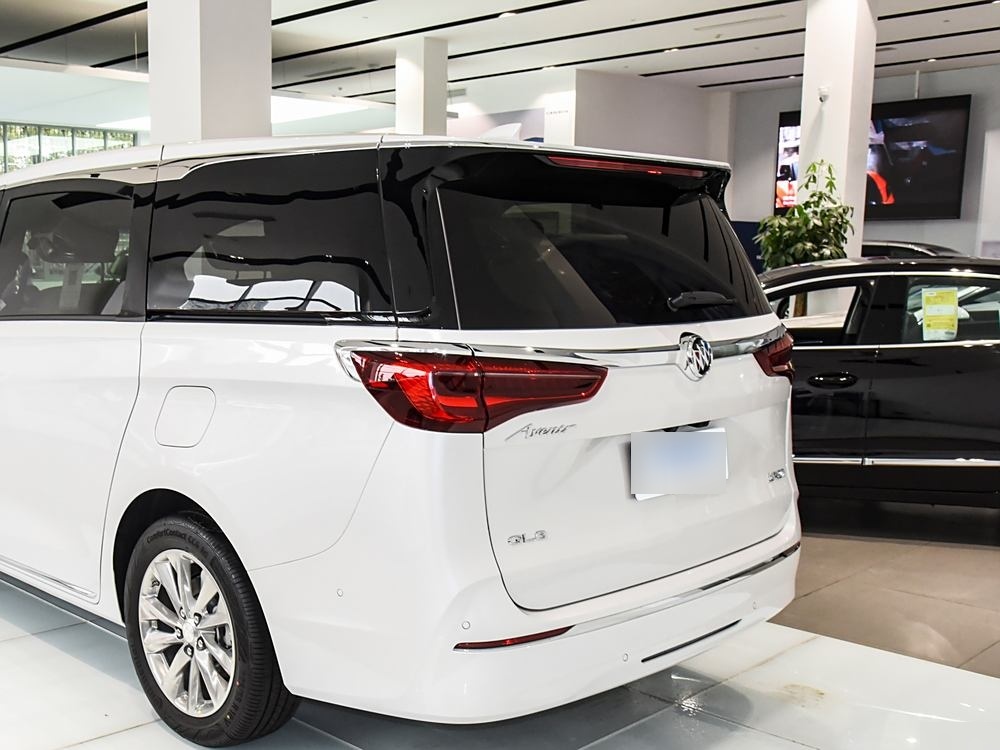 新津别克GL8降价4.00万 最低仅售19.79万