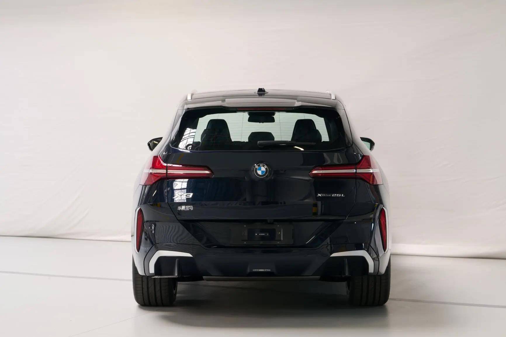 轴距媲美标轴X5！全新国产宝马X3矿石白实车曝光：有望一季度上市