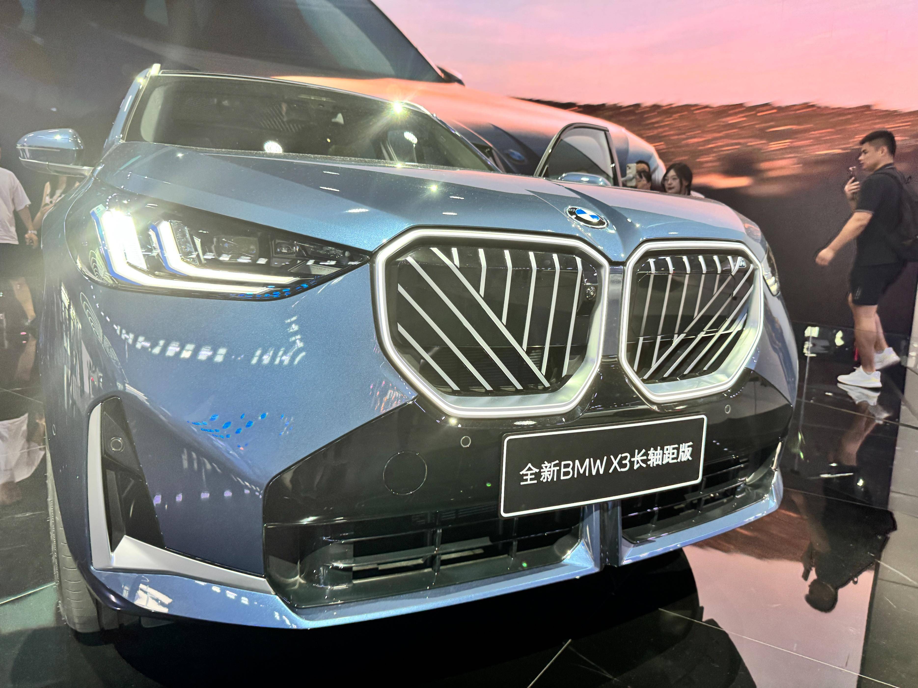 轴距媲美标轴X5！全新国产宝马X3矿石白实车曝光：有望一季度上市