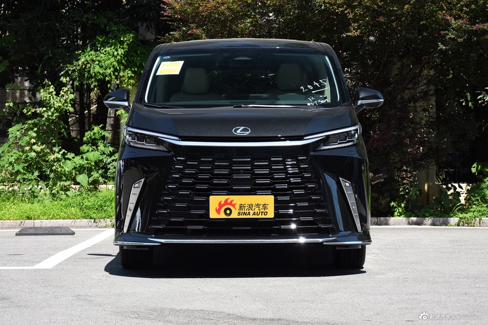 成都雷克萨斯LM欧版新款最新行情 售价145万元起