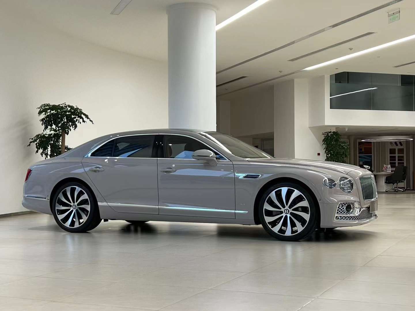 现购飞驰享30万优惠 欢迎到店试驾