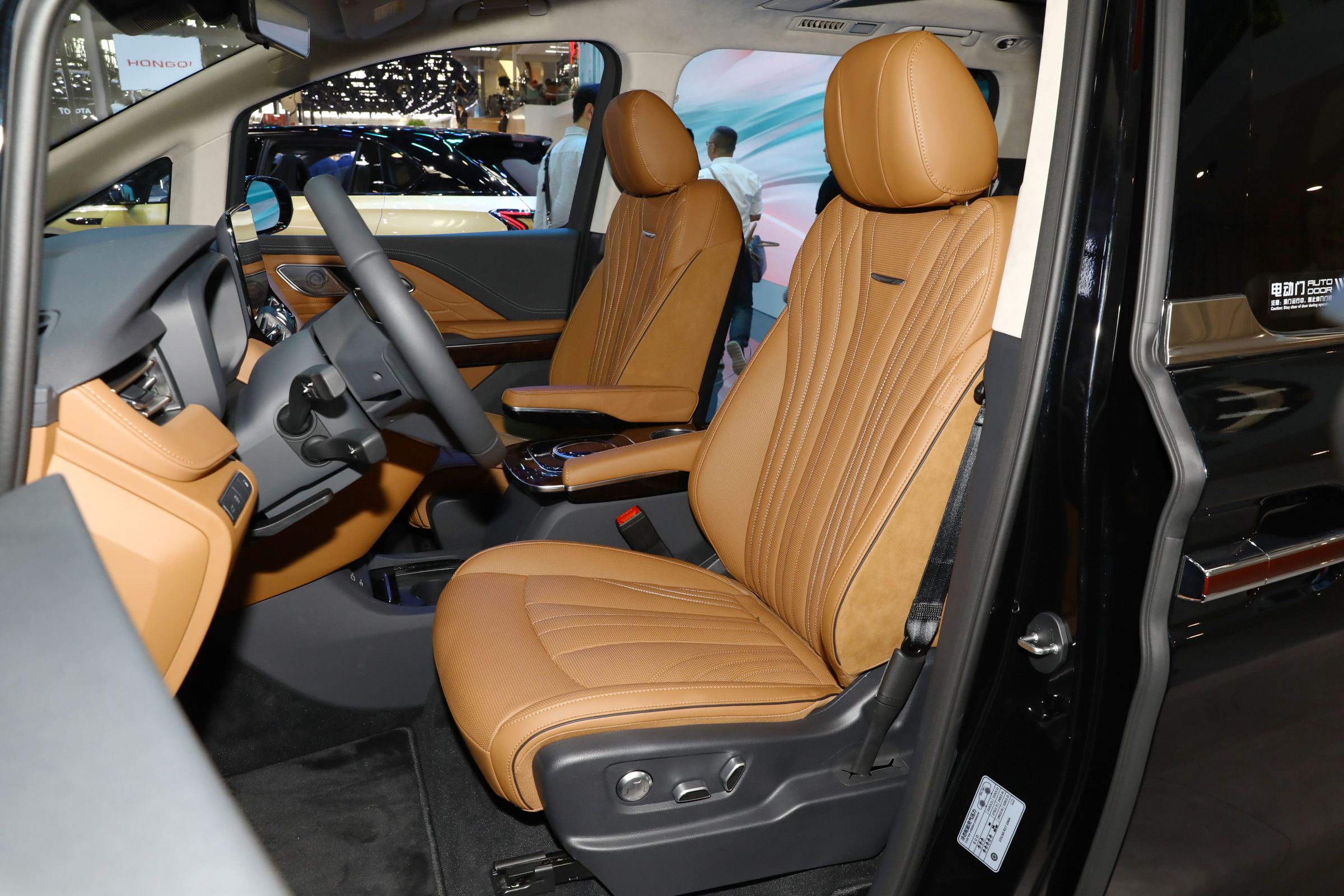 成都红旗HQ9 PHEV最低35.88万起售 暂无优惠