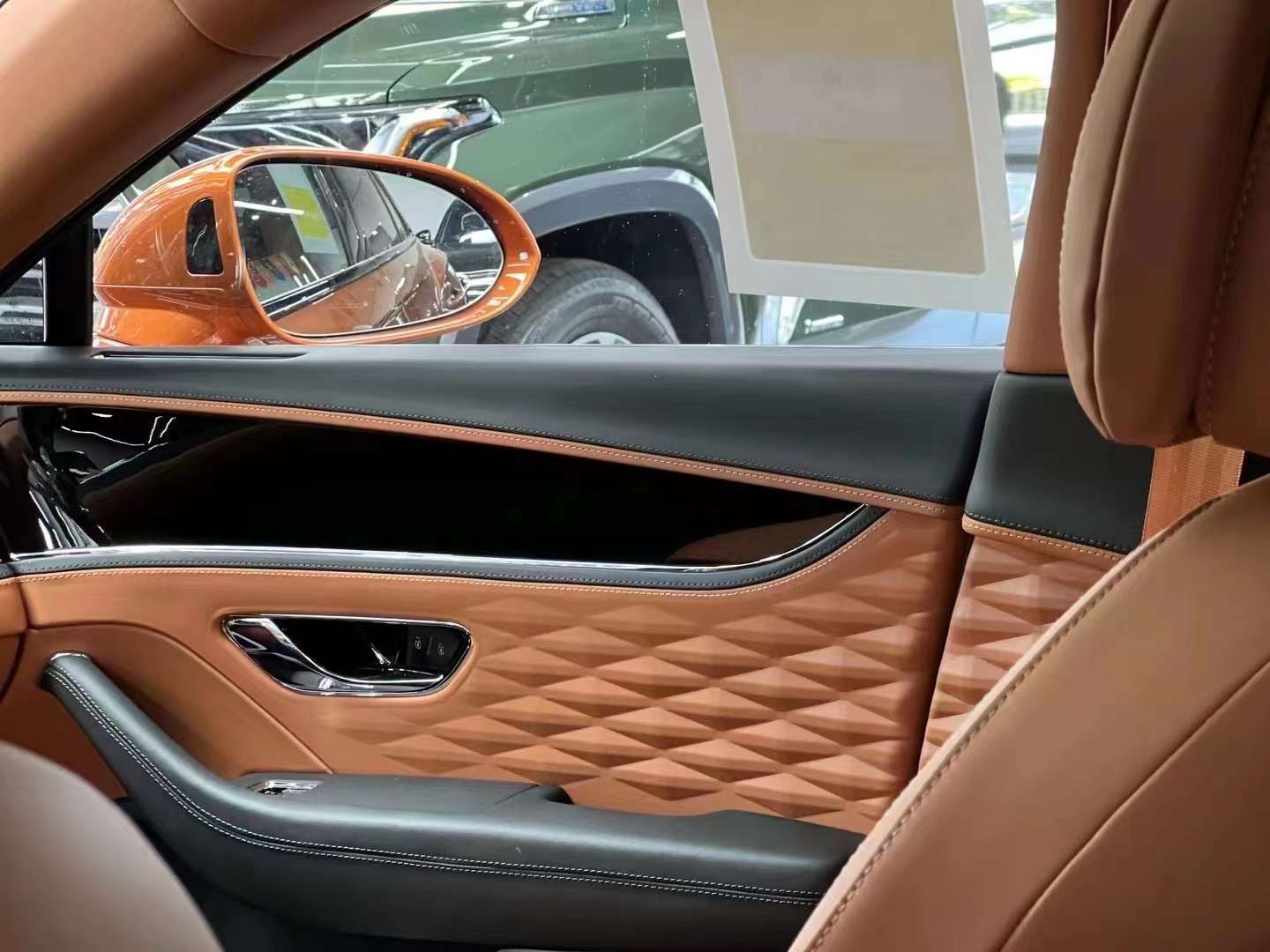 现购飞驰享30万优惠 欢迎到店试驾