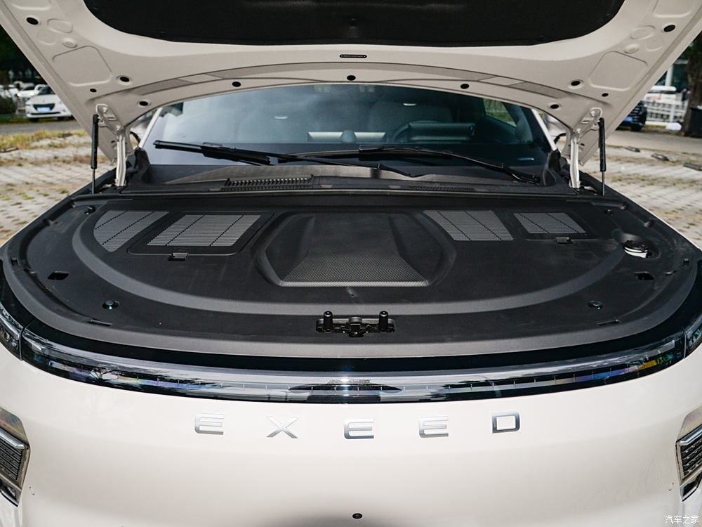 星纪元ES增程版首批量产车正式下线：续航1645km、17.5分钟充至80%