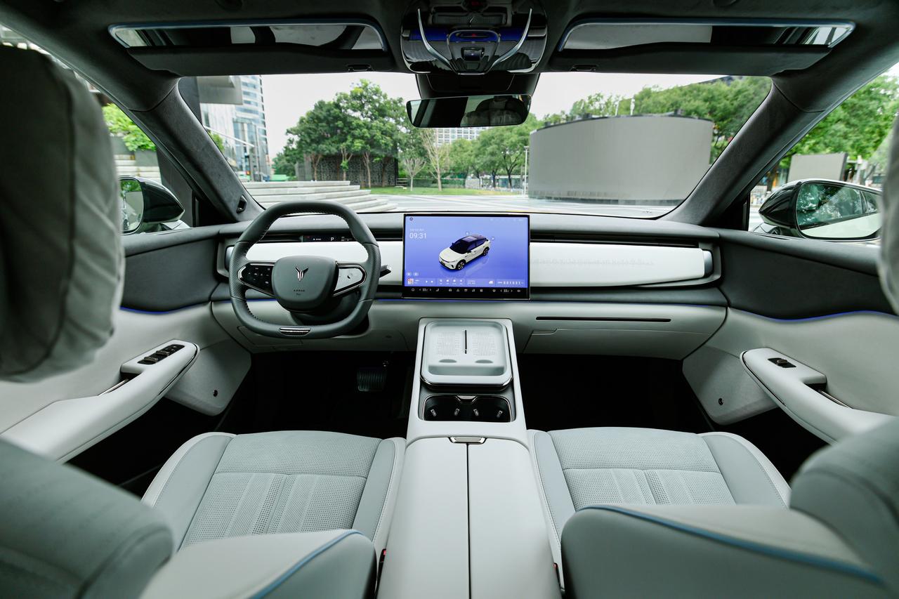 贯通式设计在汽车造型设计中的应用