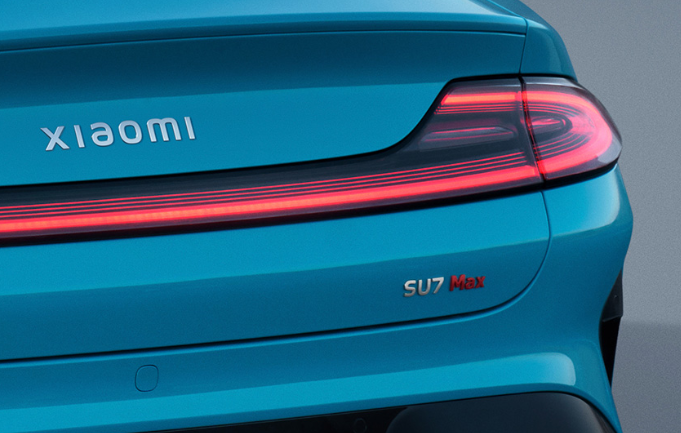 小米YU7 Max实车上路！车漆质感细腻、全新括号转向灯亮了