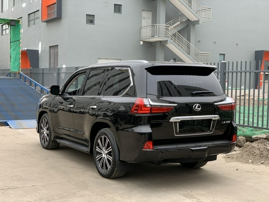 中东雷克萨斯570国六b顶配大油箱流水灯 售全国