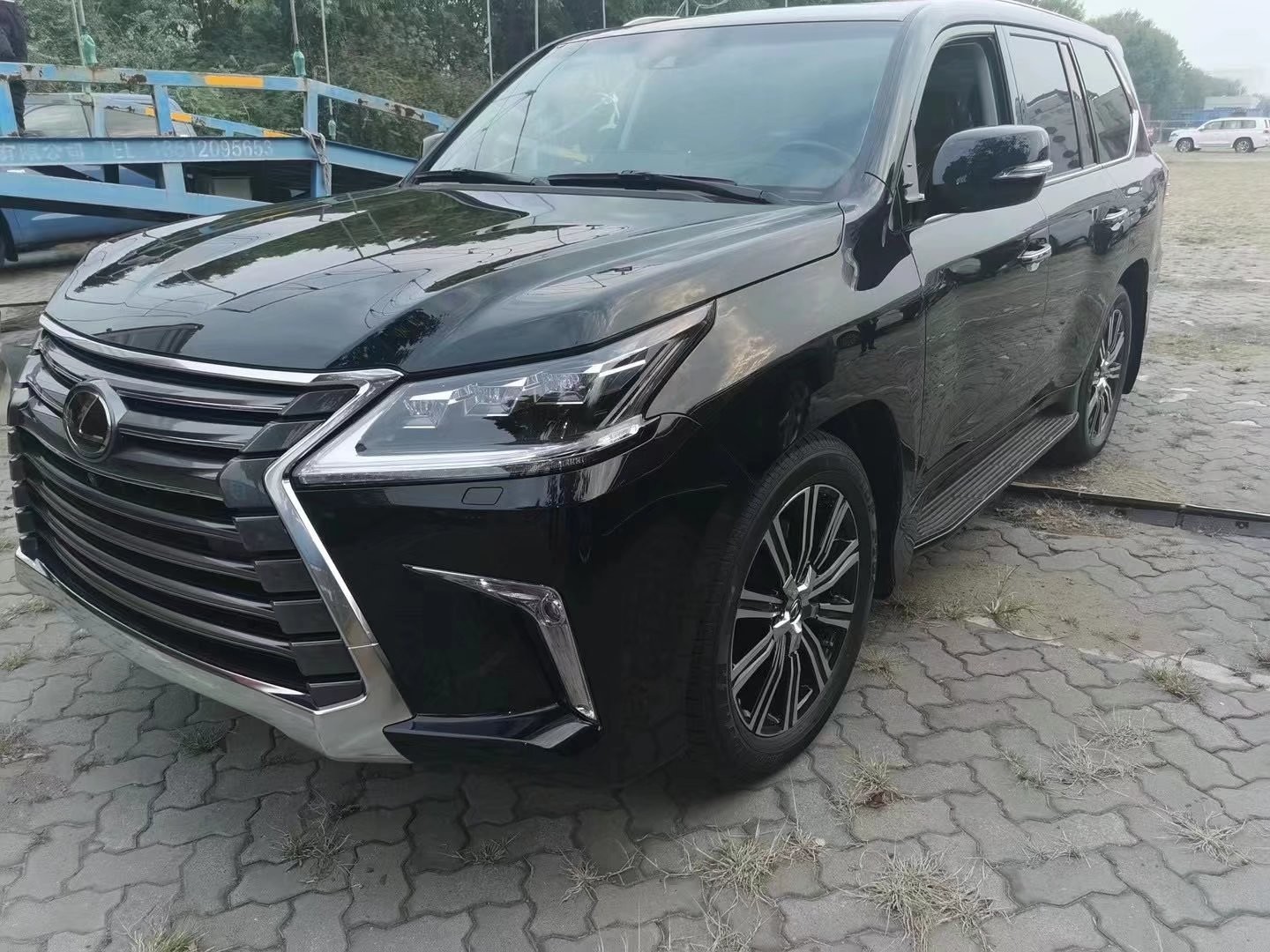 中东雷克萨斯570国六b顶配大油箱流水灯 售全国