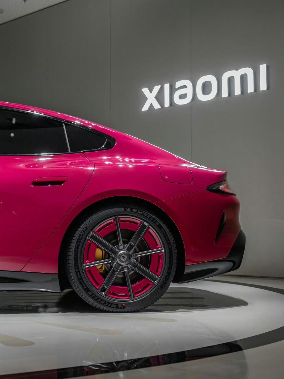 小米15周年限定色！小米SU7璀璨洋红已陆续到店：覆盖全国54城