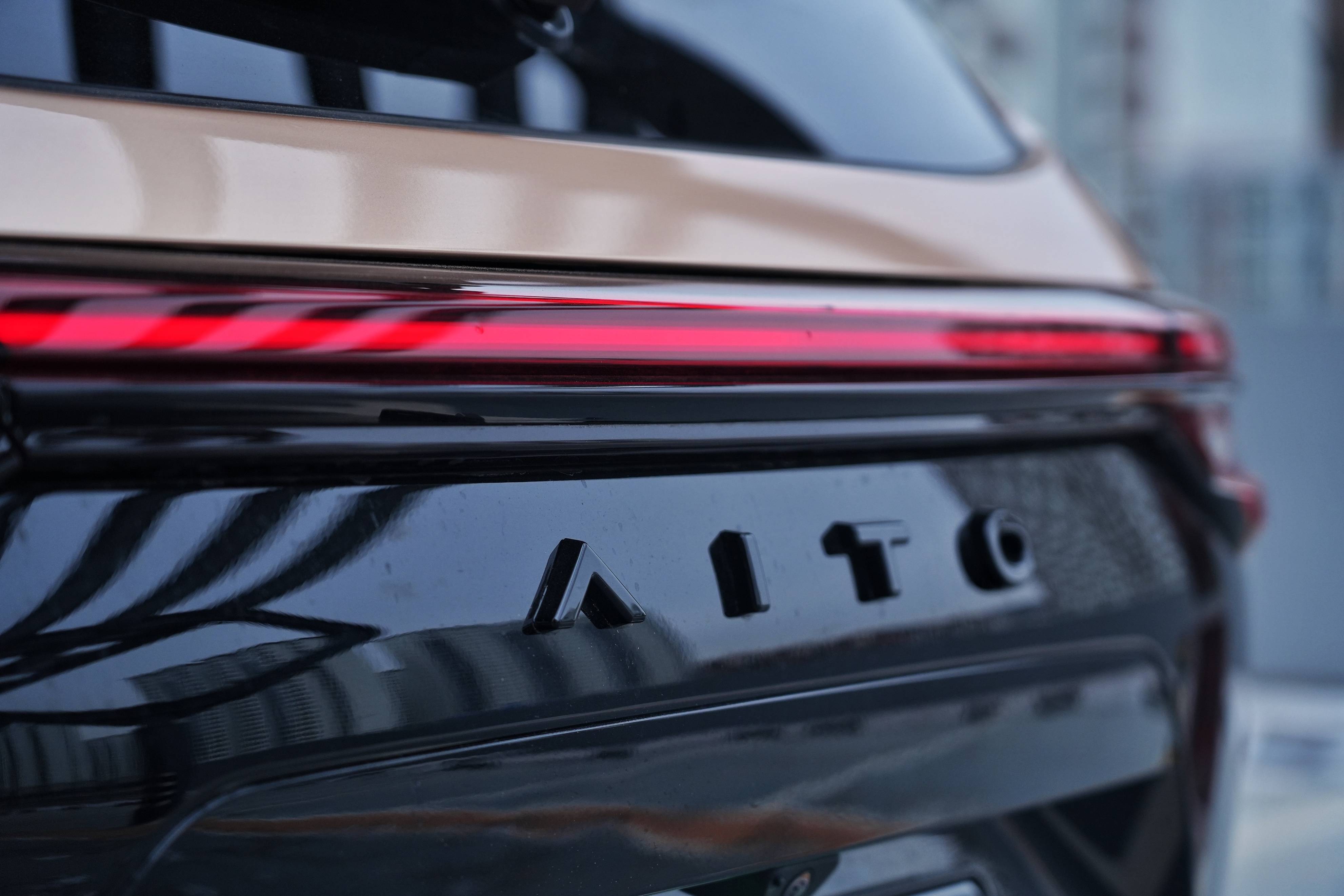 40万级最强SUV 问界M8实车谍照曝光:内饰比M9更好了