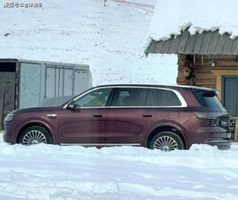 40万级最强SUV 问界M8实车谍照曝光:内饰比M9更好了