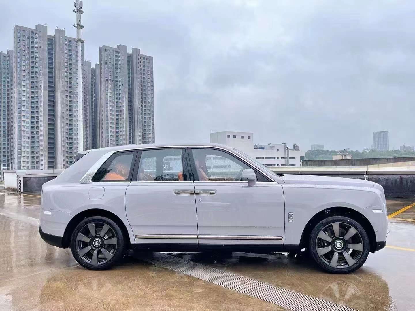 劳斯莱斯库里南限时优惠 目前691万元起售