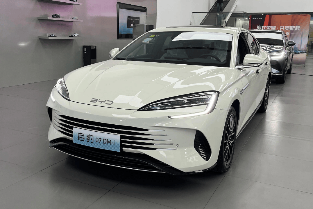 比亚迪海豹05 DM-i智驾版上市 售7.98万起 续航2000km 配高阶智驾