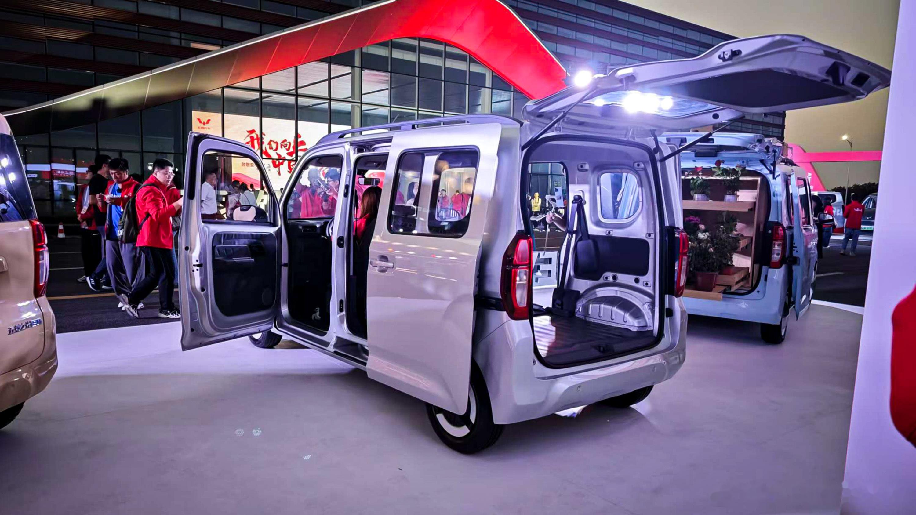 百变K-Car 和平庸小车说NO 实拍五菱之光EV