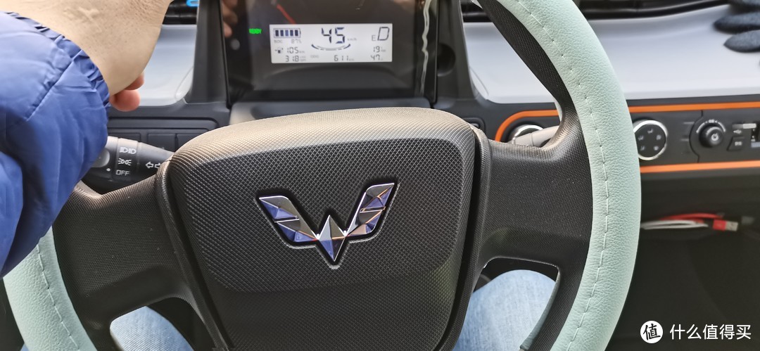 不再像老头乐 宏光MINIEV四门版订单已达15379台:下周就上市