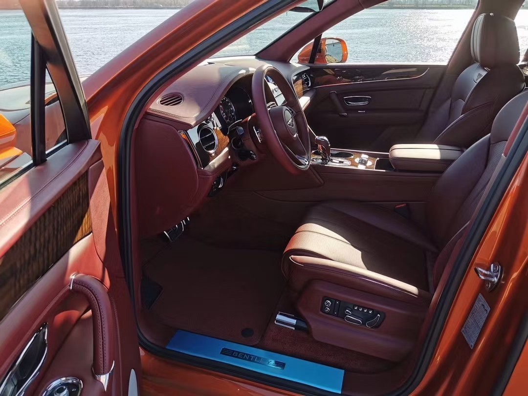 成都宾利添越促销276万起 欢迎前来试驾