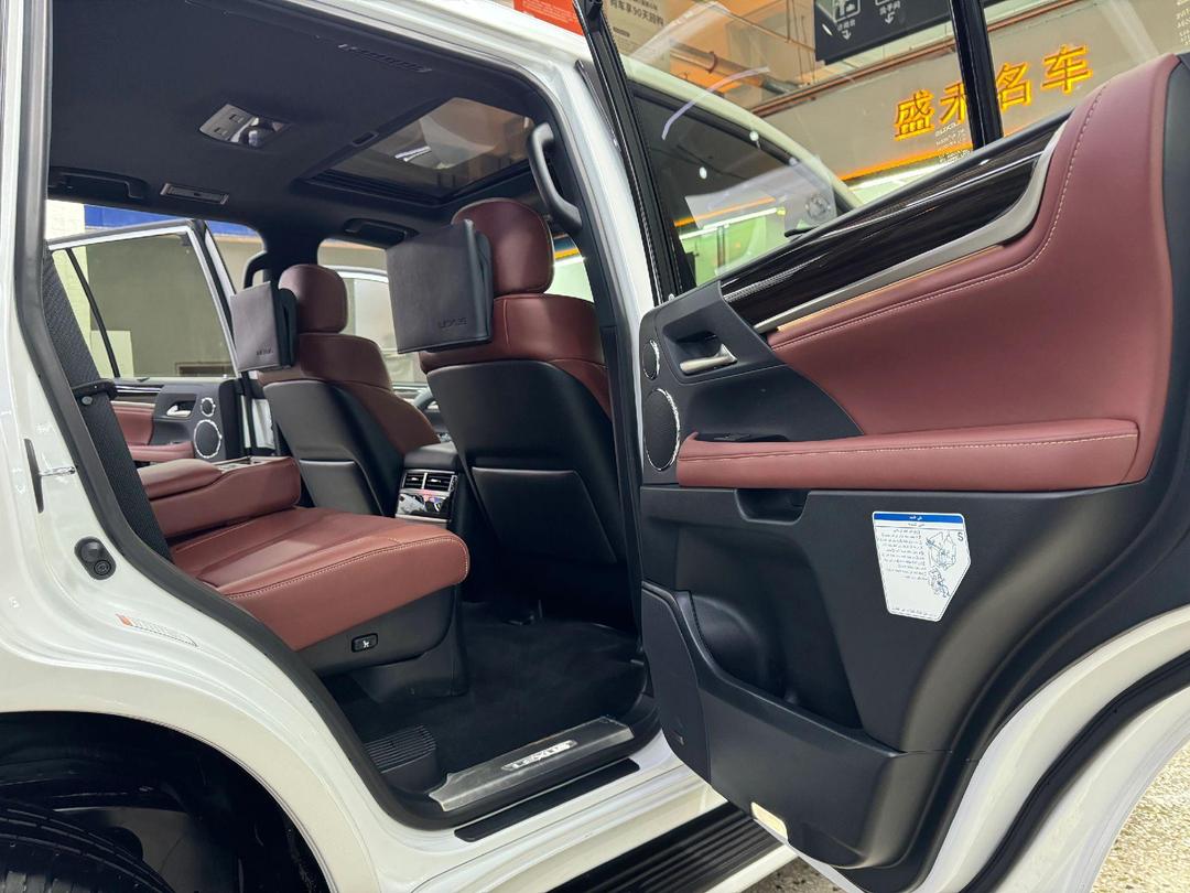 成都平行进口雷克萨斯LX570中东版新款平价销售126万起 欢迎到店试驾