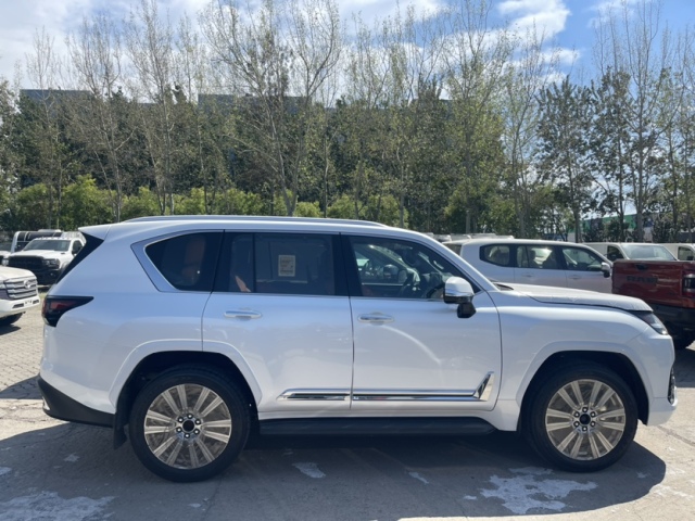 2024新雷克萨斯LX中东版部分车型优惠40万 欢迎前来试驾