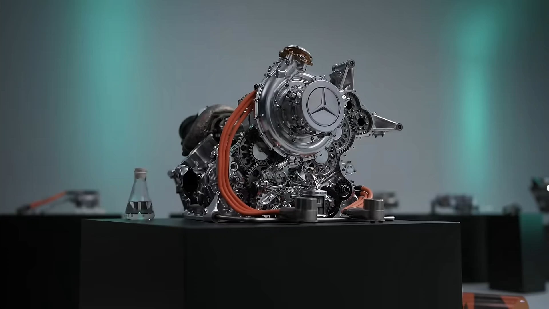 限量18台 致敬车队冠军 迈凯伦MCL38冠军纪念版Artura与750S官图