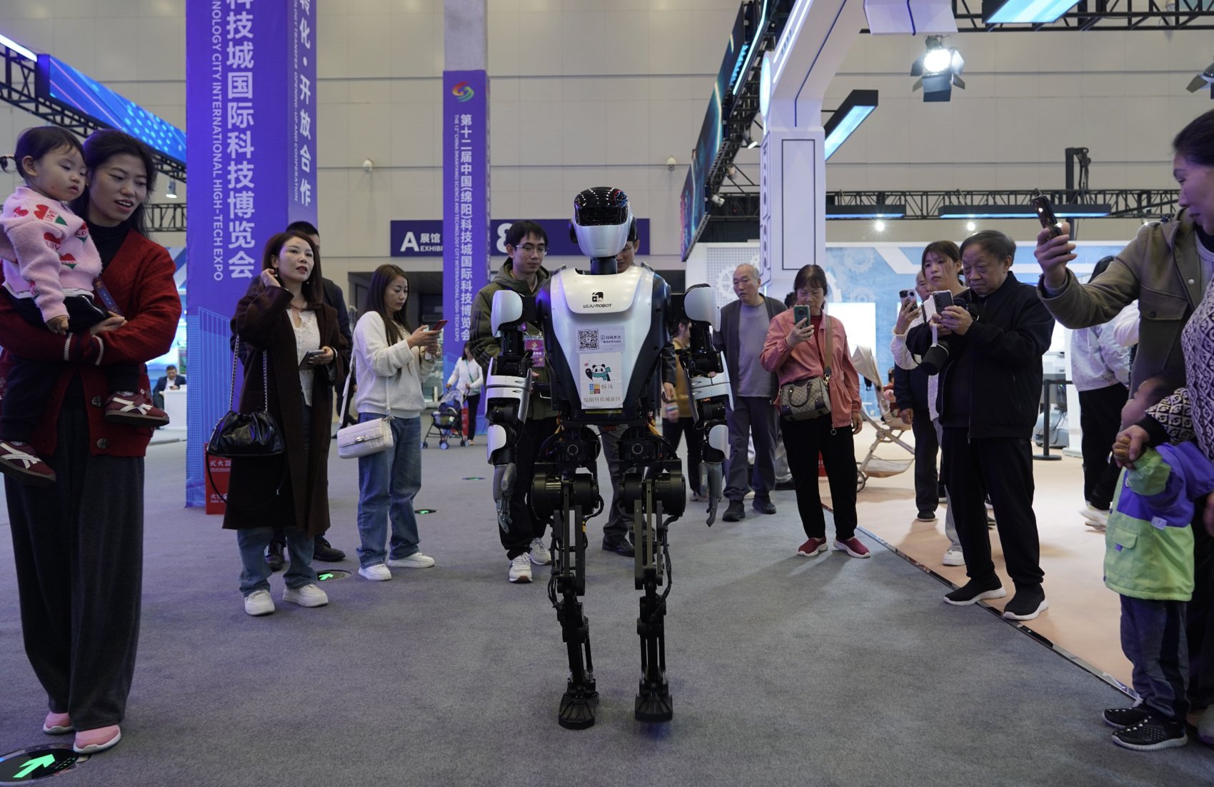 车企驶入“人形机器人”赛道的背后