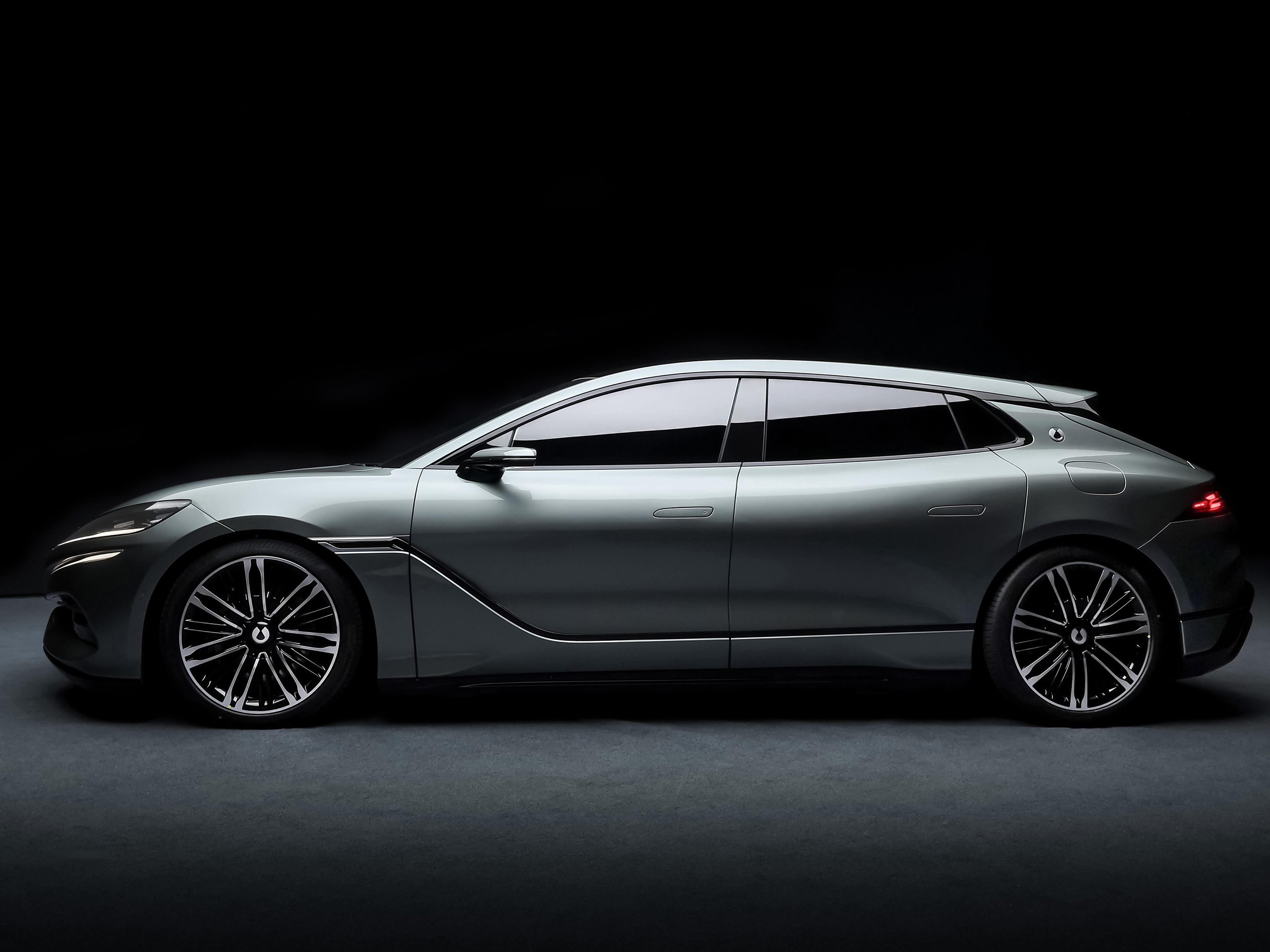 奔驰E级、宝马5系最强国产对手！享界S9增程版申报