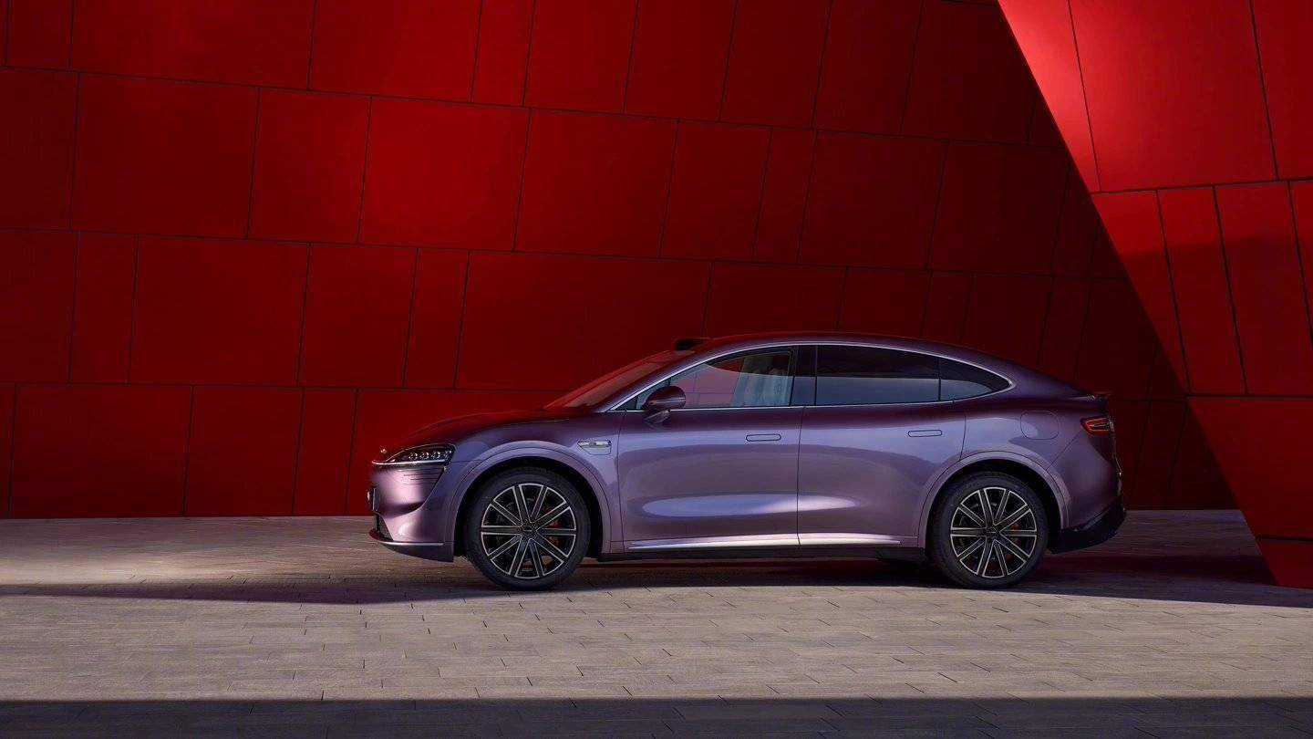 50万级豪车标杆！问界M9登顶中国纯电车型保值率第一