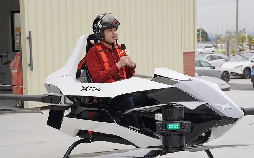 小鹏汽车拖车上起火 拖板车跟着躺枪