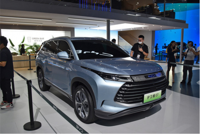 小“汉”来袭！比亚迪秦L EV预告图 后轮驱动 轴距2820mm