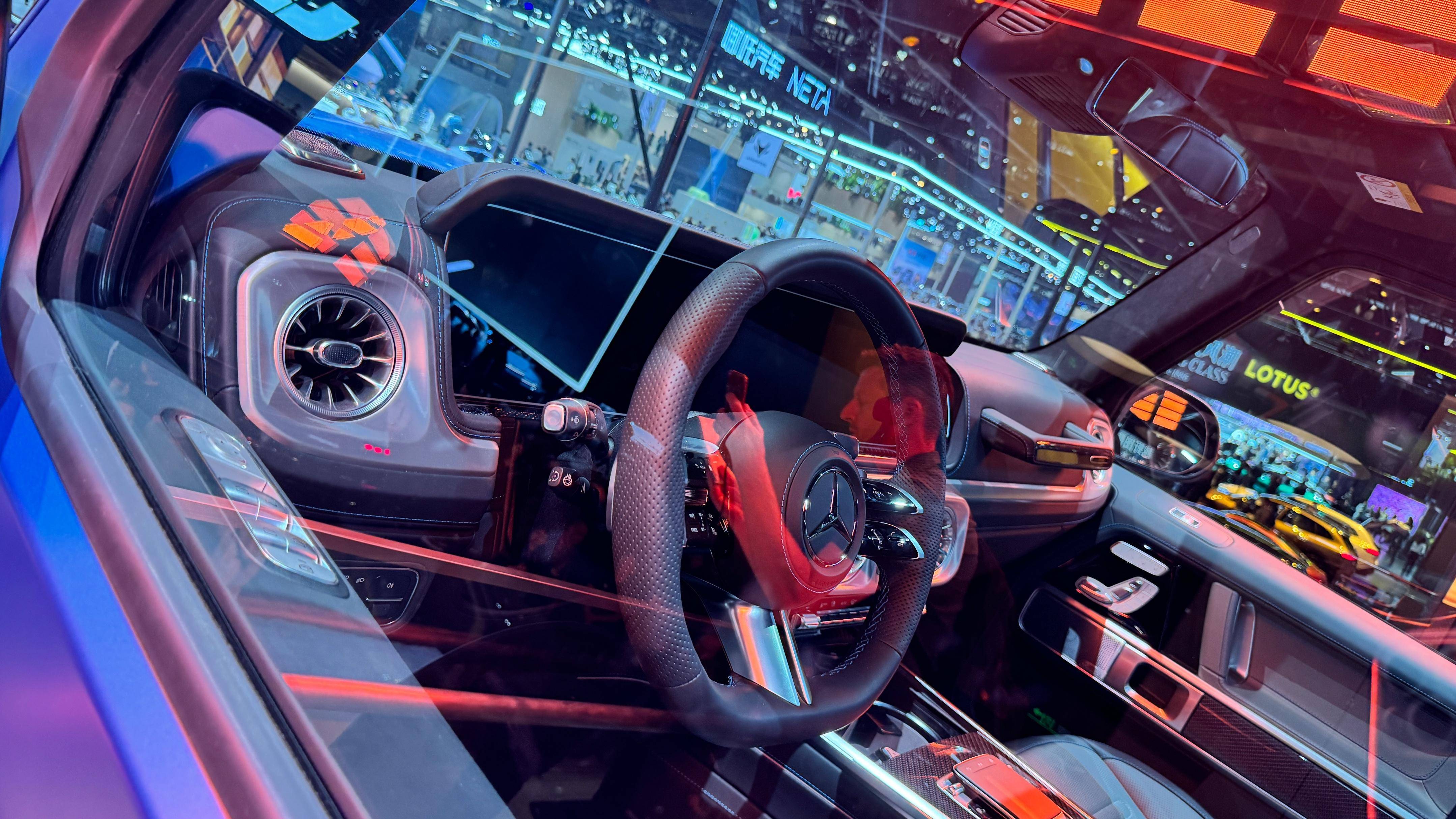 奔驰2024年销量继续萎靡：豪华与电动双双遇挫