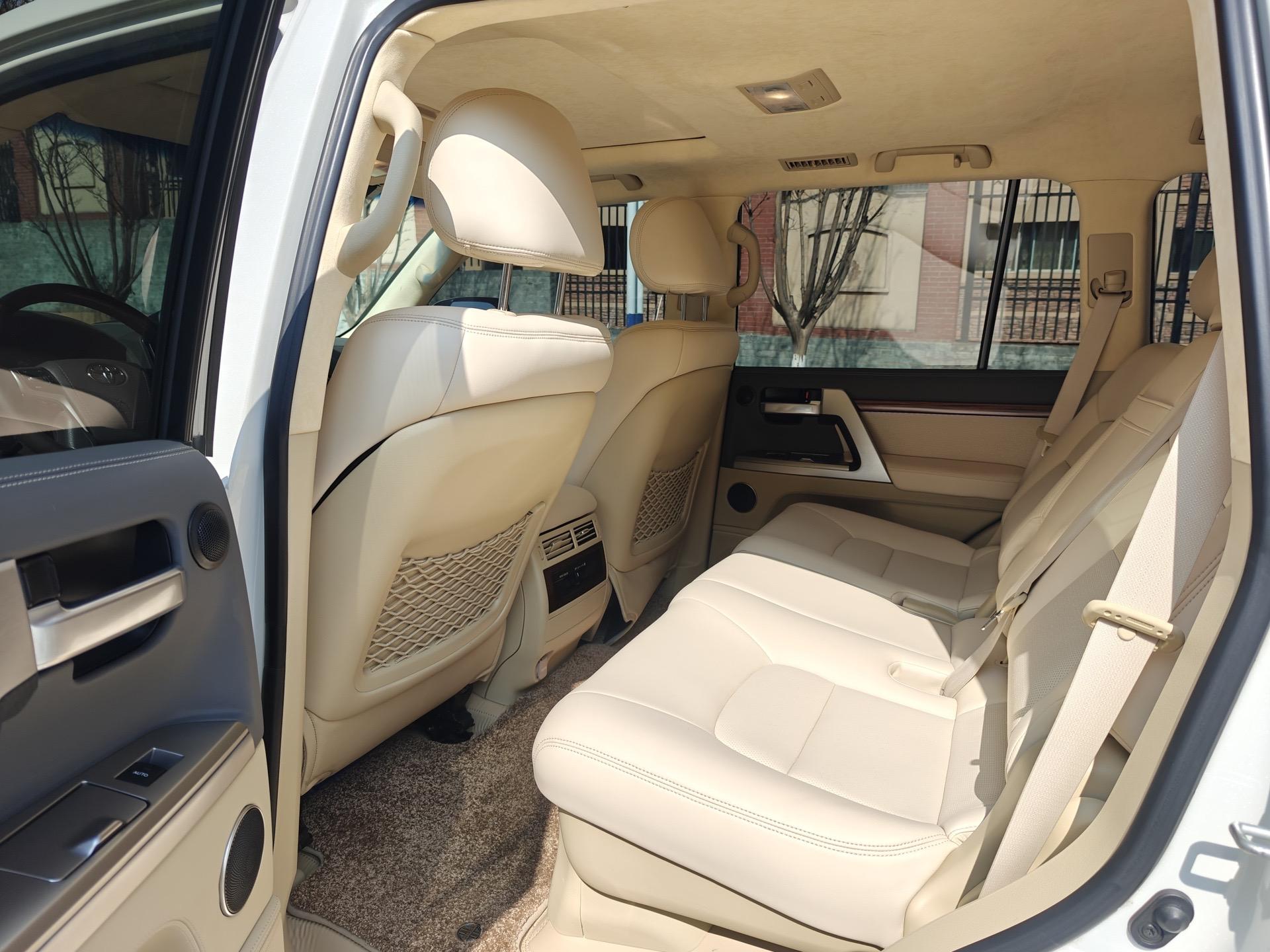 成都平行进口丰田酷路泽70系列中东版全系热销中 限时优惠高达38.8万元