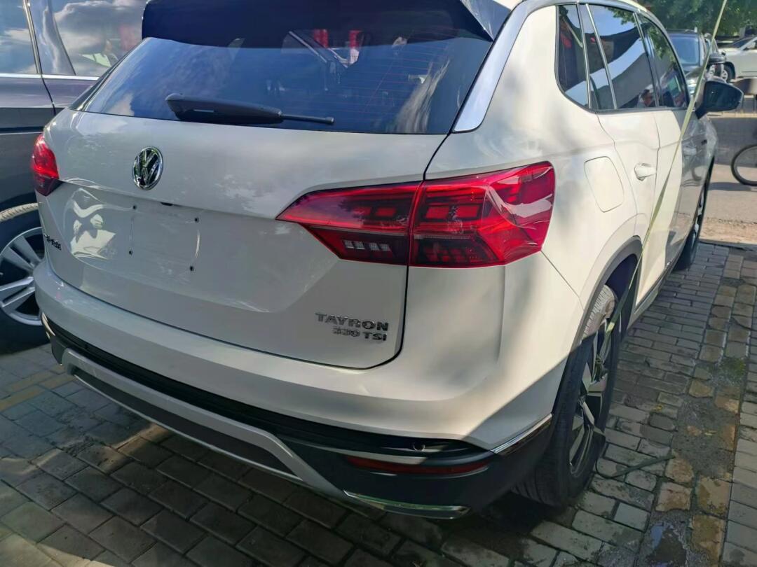 女车主跪谢大众CC爱车 保她父母周全！大众为她送出探岳L新车