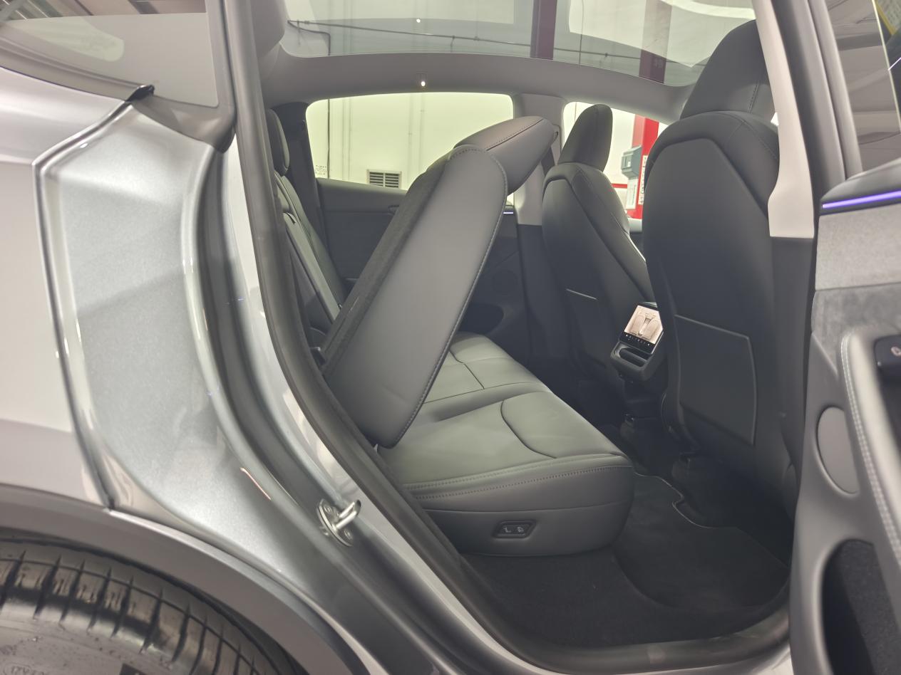 特斯拉官网上线新款Model Y普通版：售价不变 取消专属标识