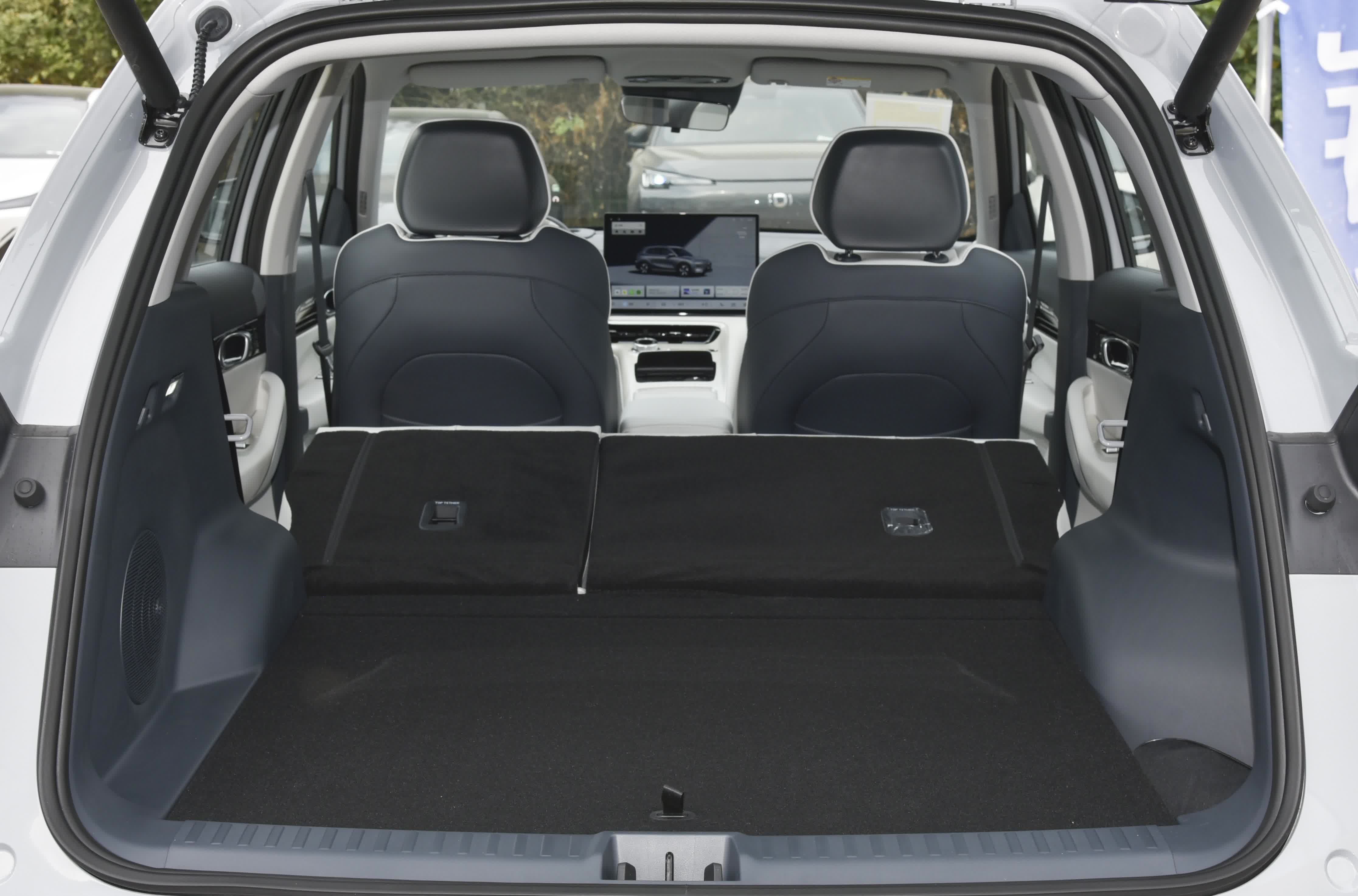 全系标配“千里浩瀚”高阶智驾!2025款吉利银河E8正式上市:14.98万起