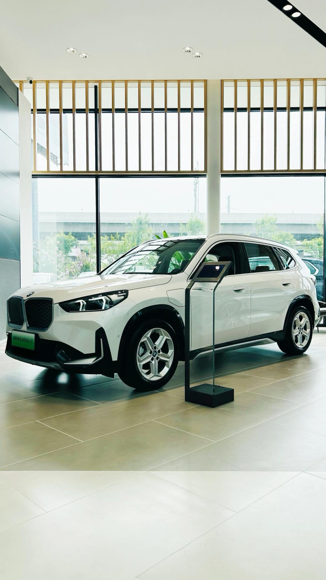 成都宝马iX1优惠高达12.00万 最低仅售17.99万