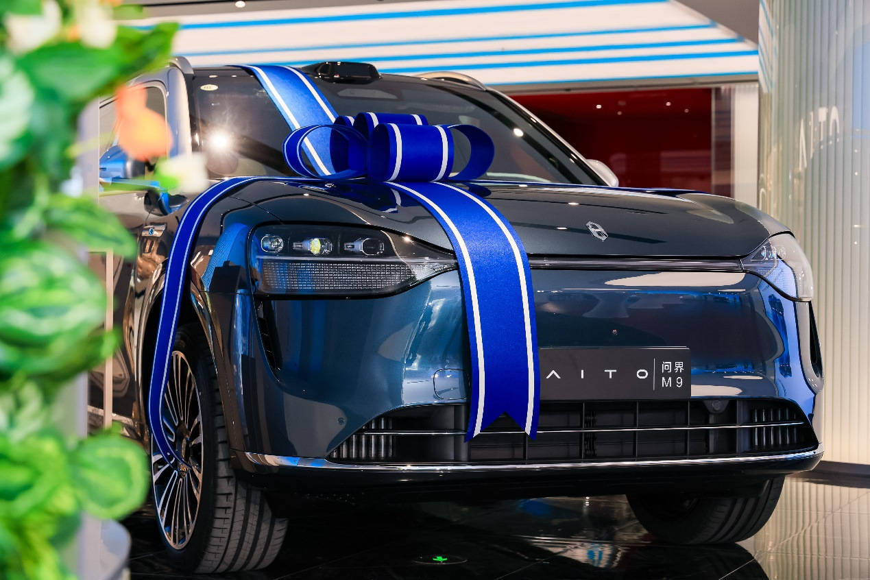 问界M8/M9预订爆火！开售12小时订单突破4万台