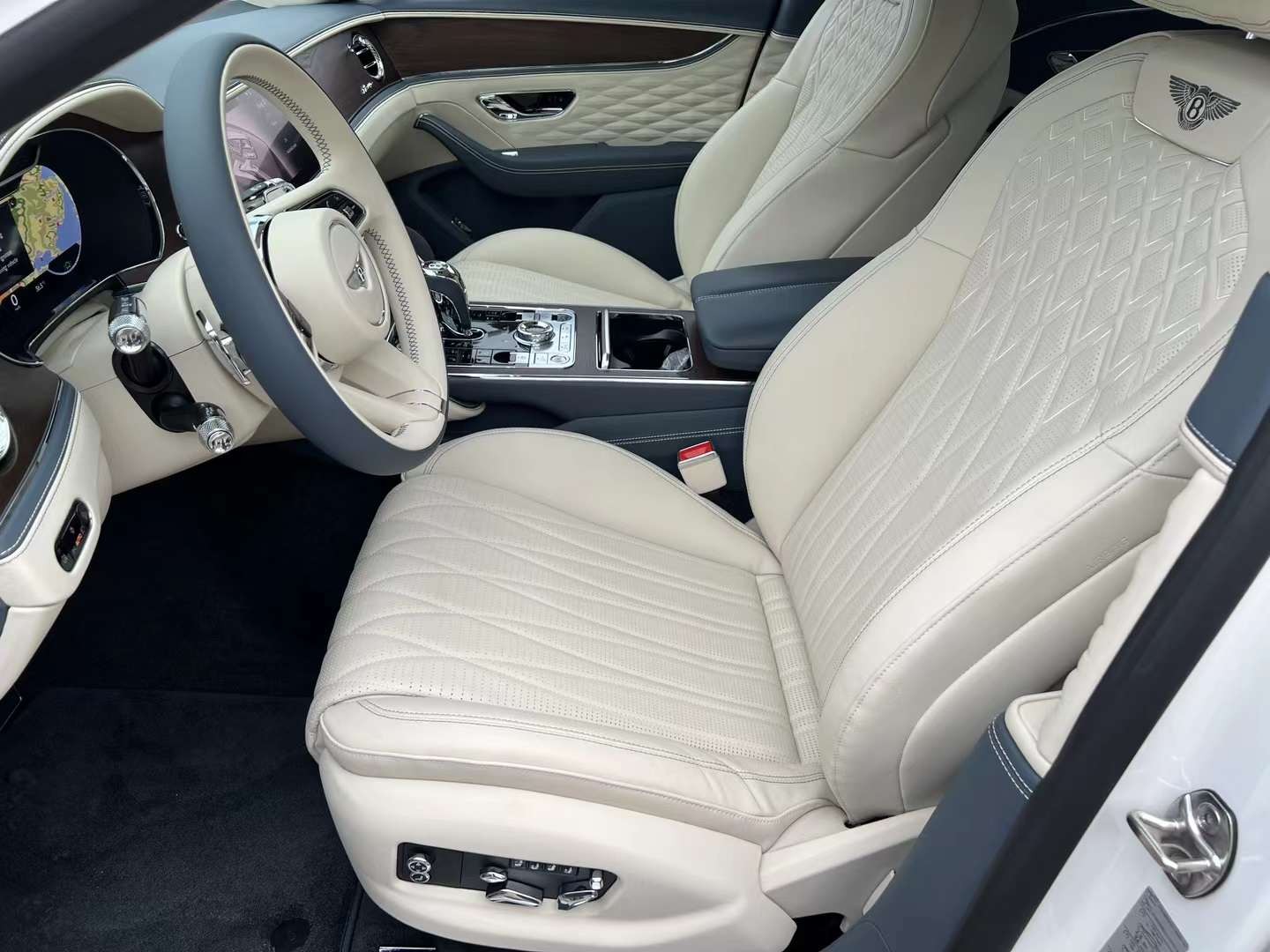 深圳成美名车中心飞驰最新报价279万起 售全国