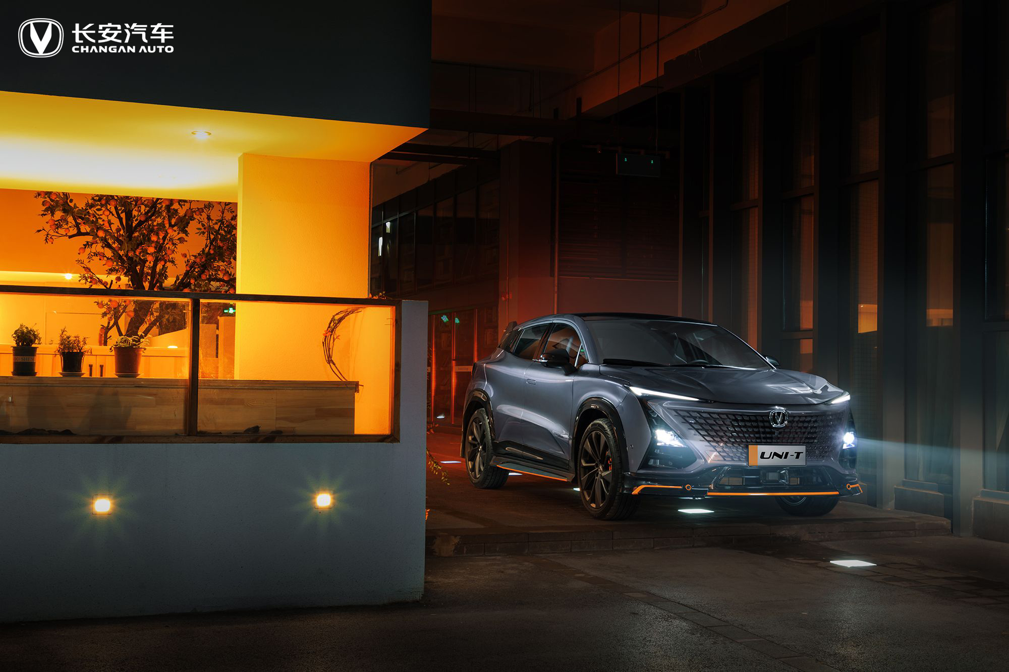 长安UNI-Z撞墙致使胸骨骨折 车主：时速70多公里侧气帘没炸