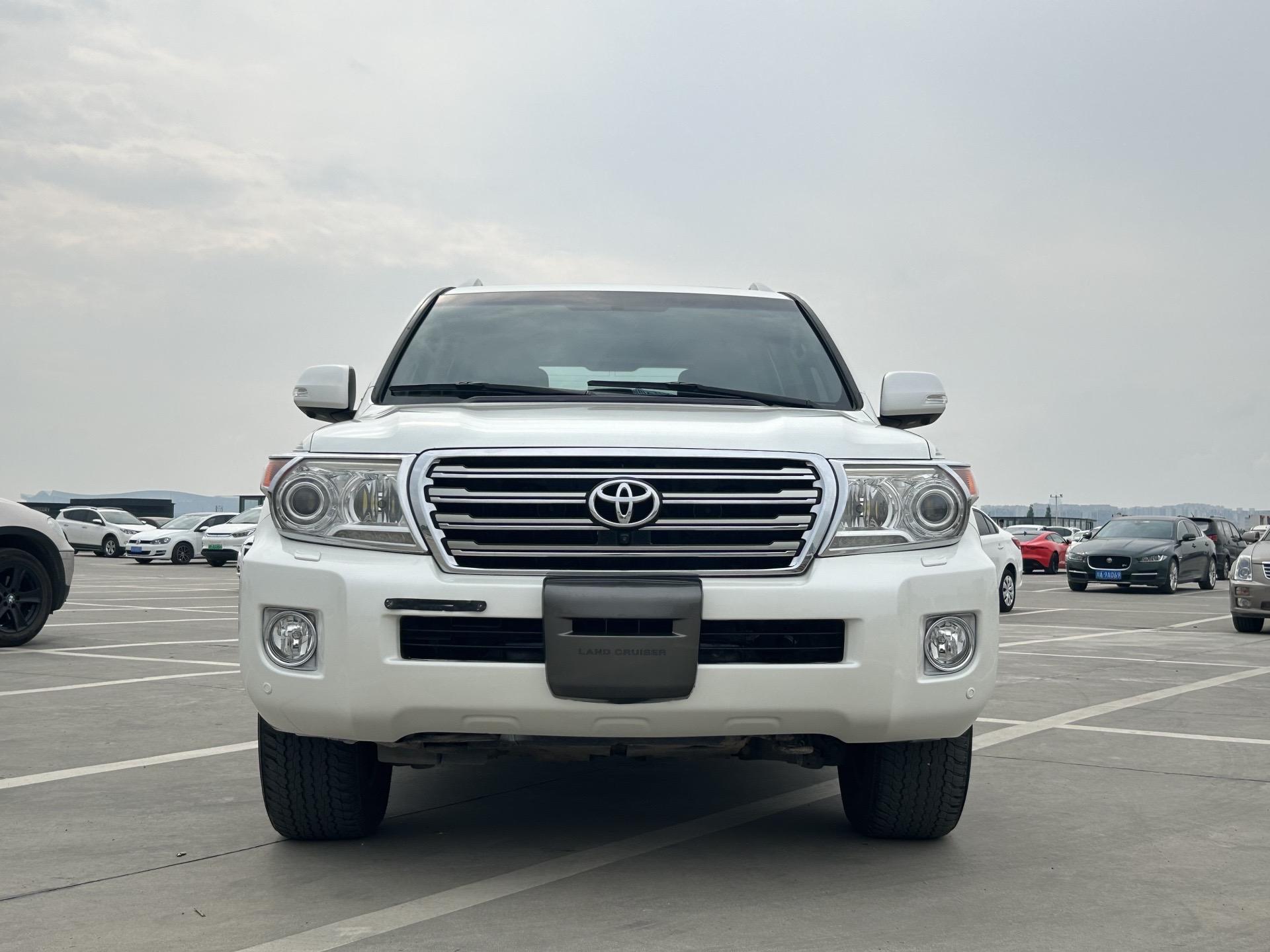 兰德酷路泽中东版最新报价69万起 欢迎到店试驾