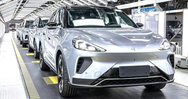 麦格纳拓展与梅赛德斯-奔驰的长期创新合作伙伴关系