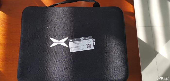 男子充电时遭充电枪反弹致嘴唇开裂：被缝8针