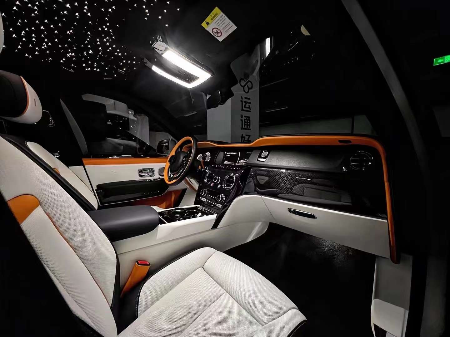 2024库里南报价691万起 欢迎试乘试驾