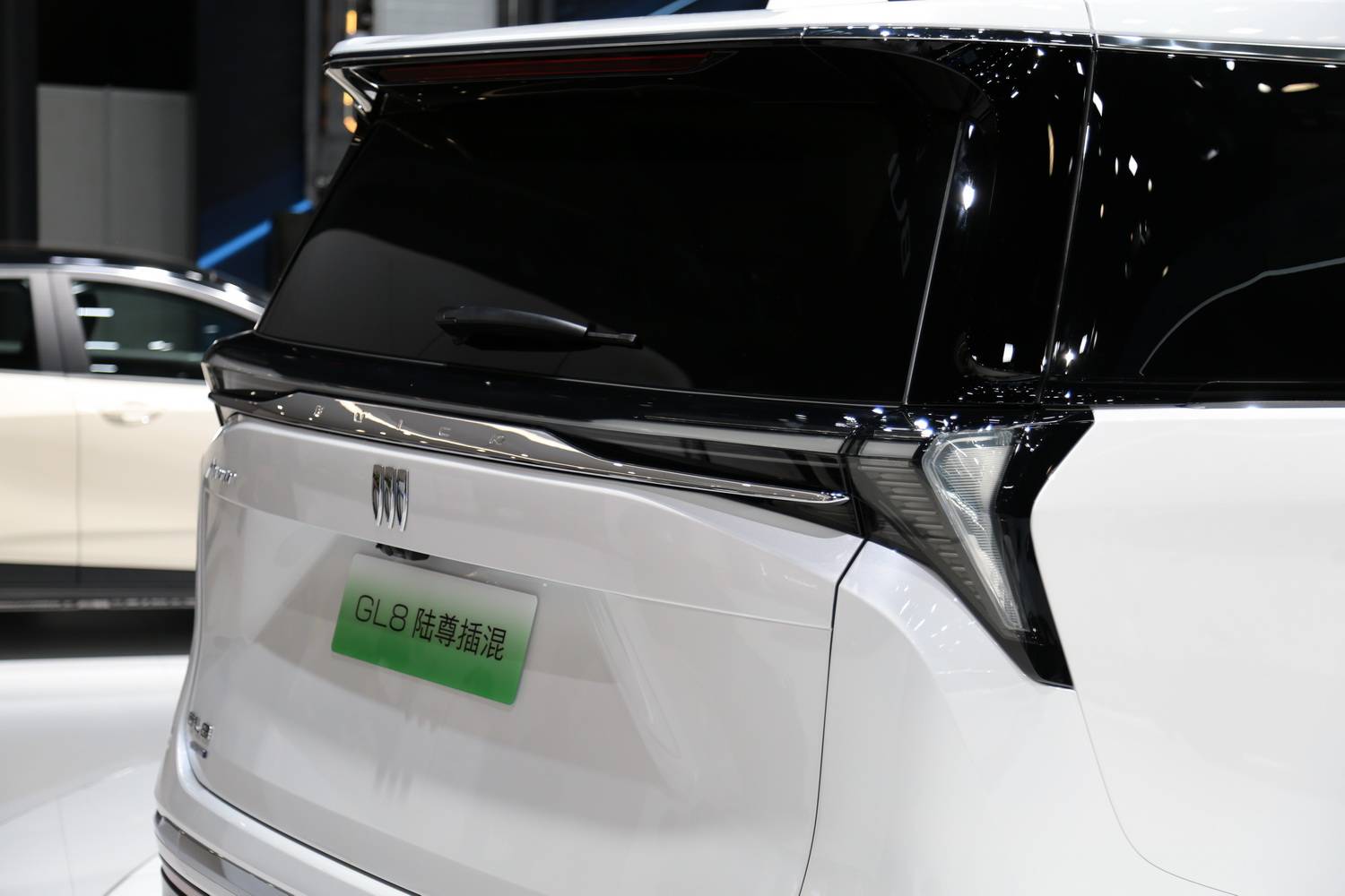 别克GL8陆尚预告图出炉:售价30万级 定位低于陆尊PHEV