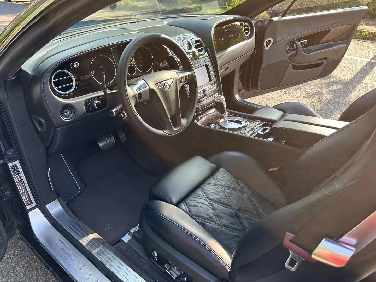 成都欧陆新款目前售价313万起