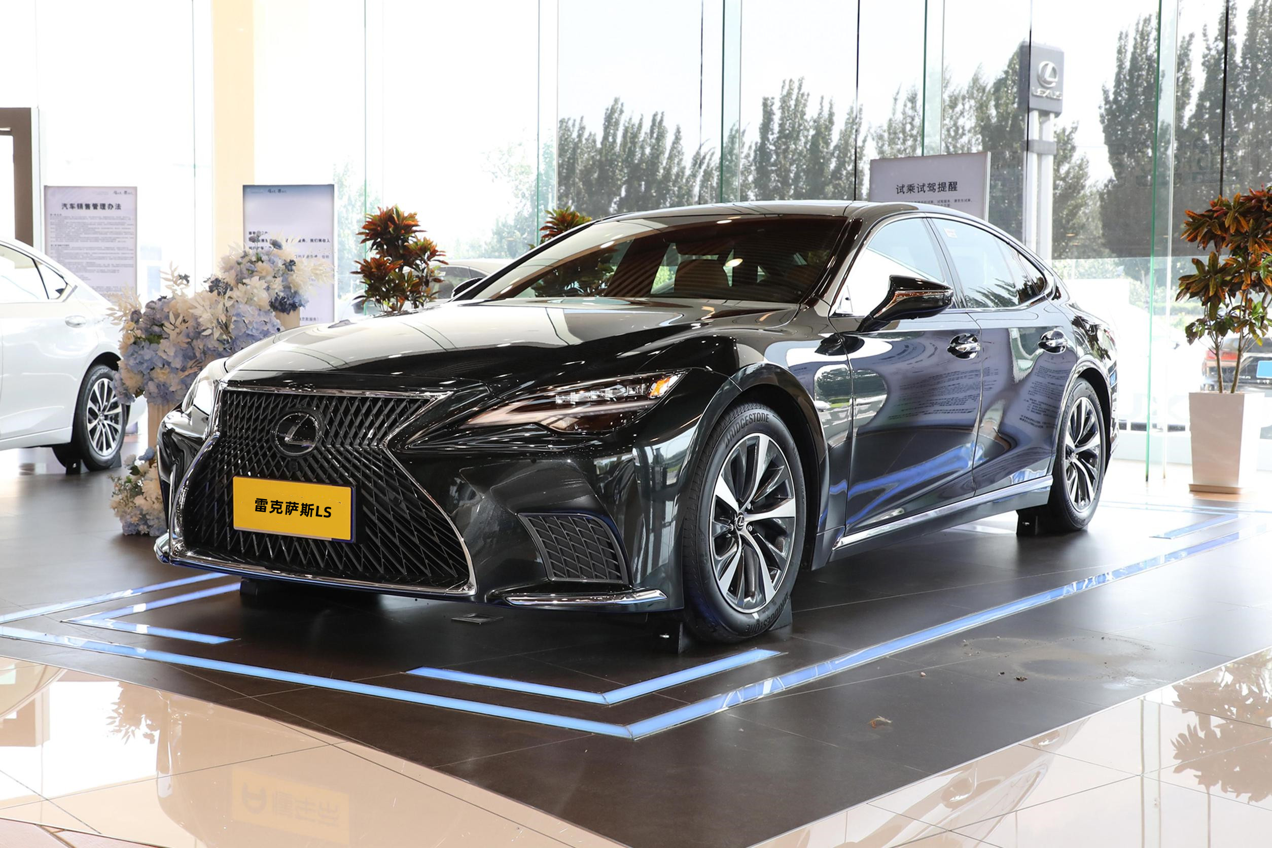 2023雷克萨斯GX中东版最高降6万 欢迎到店试驾