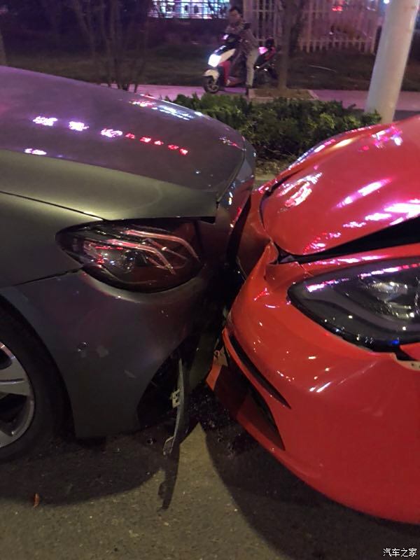 百万元保时捷在4S店修七次也没修好 4S店不退也不换车